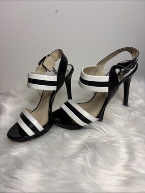 MICHAEL KORS Black and White 41/2” Heels SIZE 6